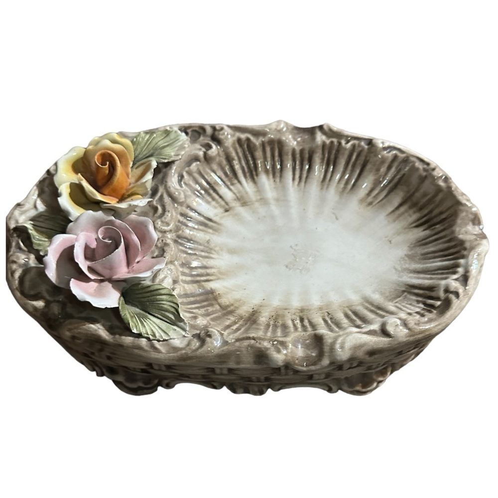 Vintage
Capodimonte Porcelain Ashtray/ Dish, made in Italy. Good condition.